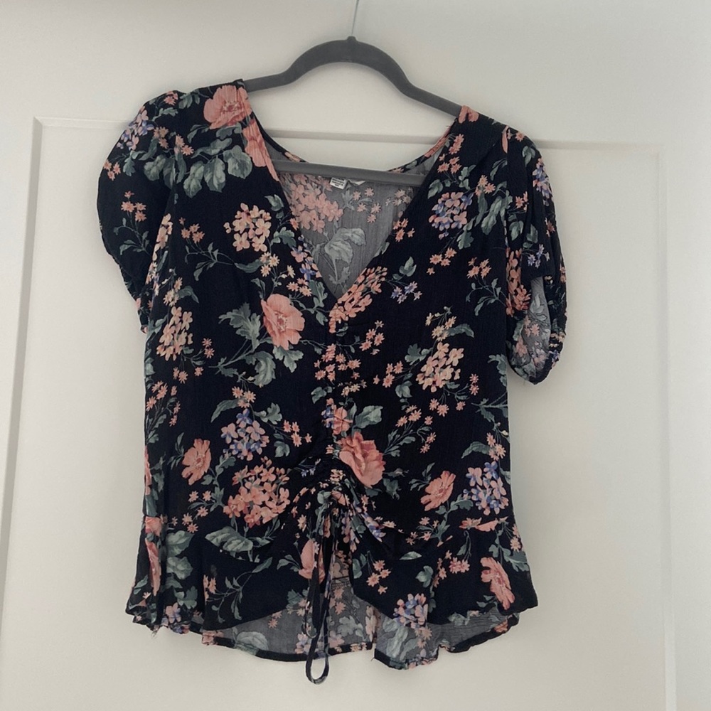 American Eagle top.